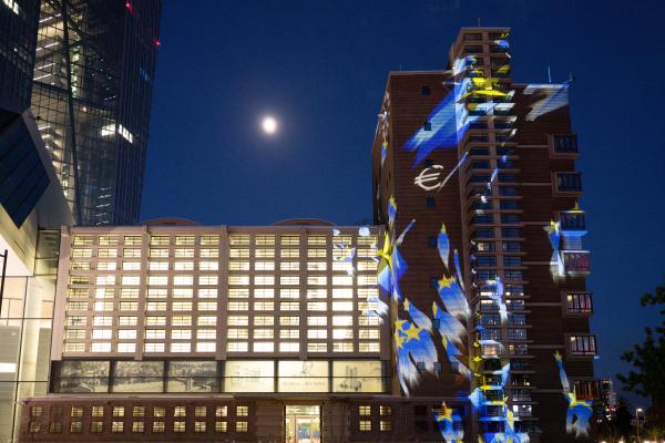 Осветяване на сградата на ЕЦБ по случай Деня на Европа